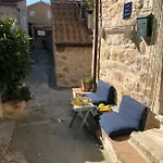 公寓 Charming Stone House
