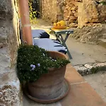 Charming Stone House 赫瓦尔