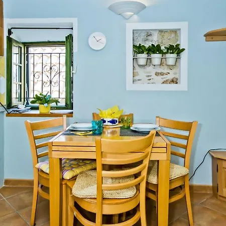 Apartman Central Charming Stone House *