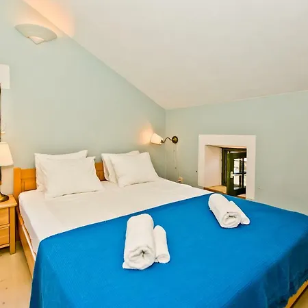 Central Charming Stone House Daire