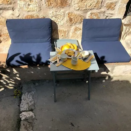 아파트 Charming Stone House *