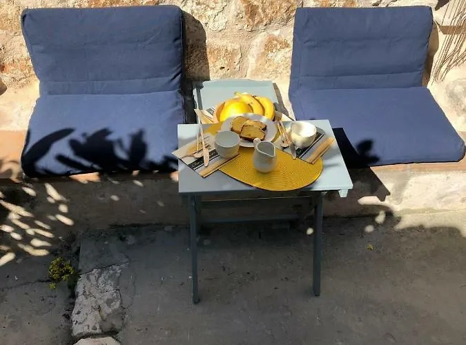 아파트 Charming Stone House *